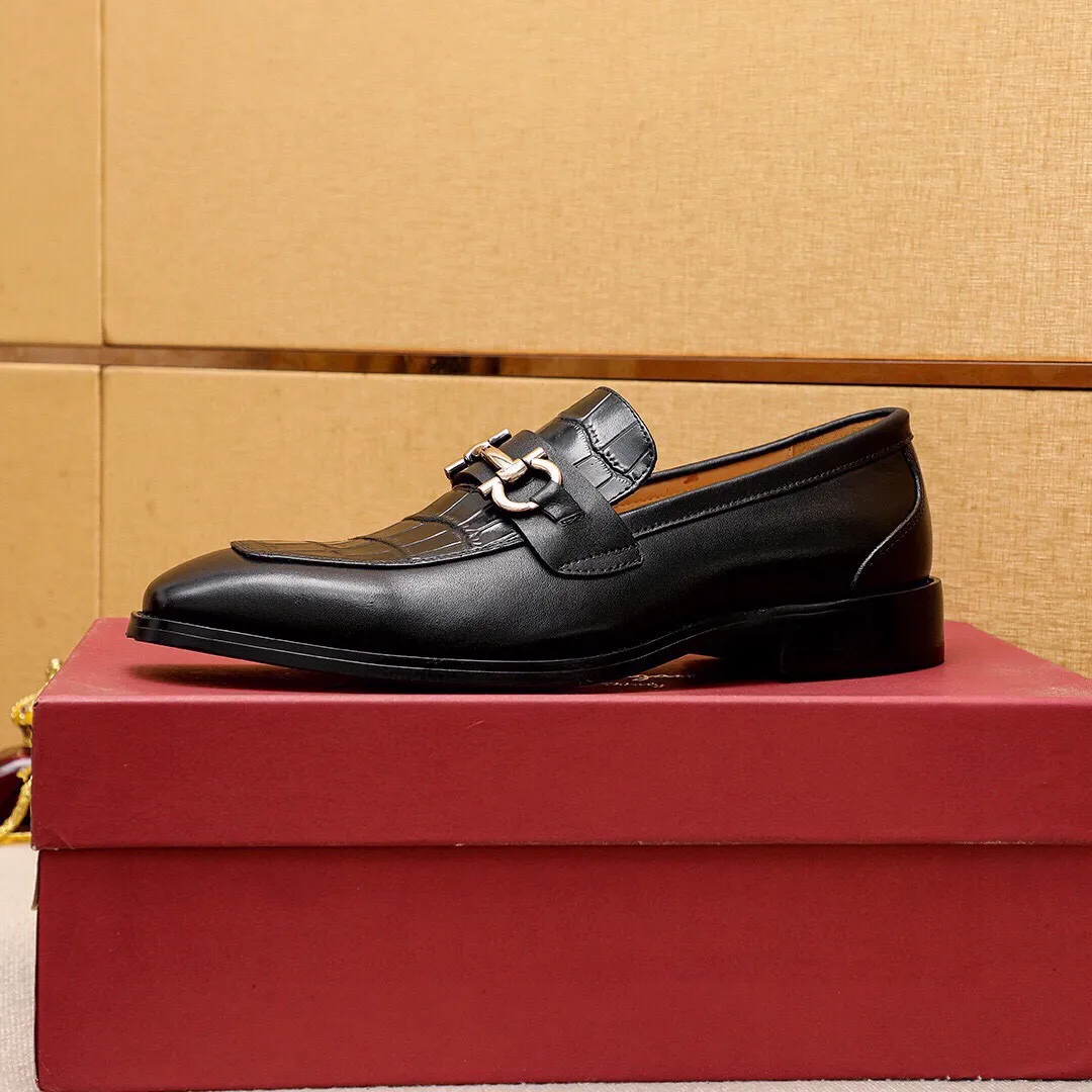 Men's shoes 💰460 💐 Product trademark: Ferragamo "Ferragamo" casual leather shoes Regular size: 38-44 (45.46.47🉑️Customized) Product materials: Selected imported first-layer calfskin embossed upper + luxury hardware buckle, imported water-dyed cow leather lining. Strong three-dimensional visual effect, original outsole color: 2 colors available